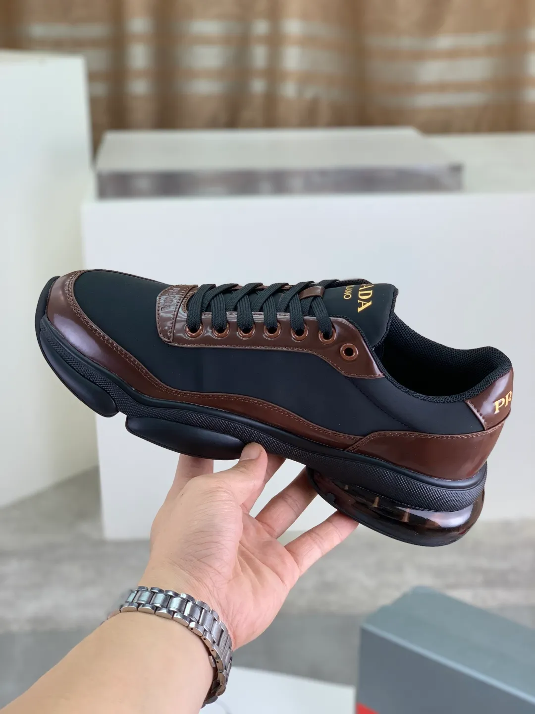 Men's men's shoes 💰P640 💰【New model】Top quality, new popular model on the official website, it will not go out of style for a hundred years, 🆘 The trendy brand (Prada) mainly promotes popular models, avant-garde and versatile fashionable men's shoes, private version molding, cowhide surface splicing 1:1 oil edge processing... fashionable and simple, original imported cowhide interior cowhide feet; the atmosphere and personality are more fashionable, eye-catching and pursuing class. It will subvert old ideas and be a must-have for fashionistas who want to spend time with you! Must keep it! High-end comfort, high-end quality workmanship. Size: 38-45 Various colors available. full package